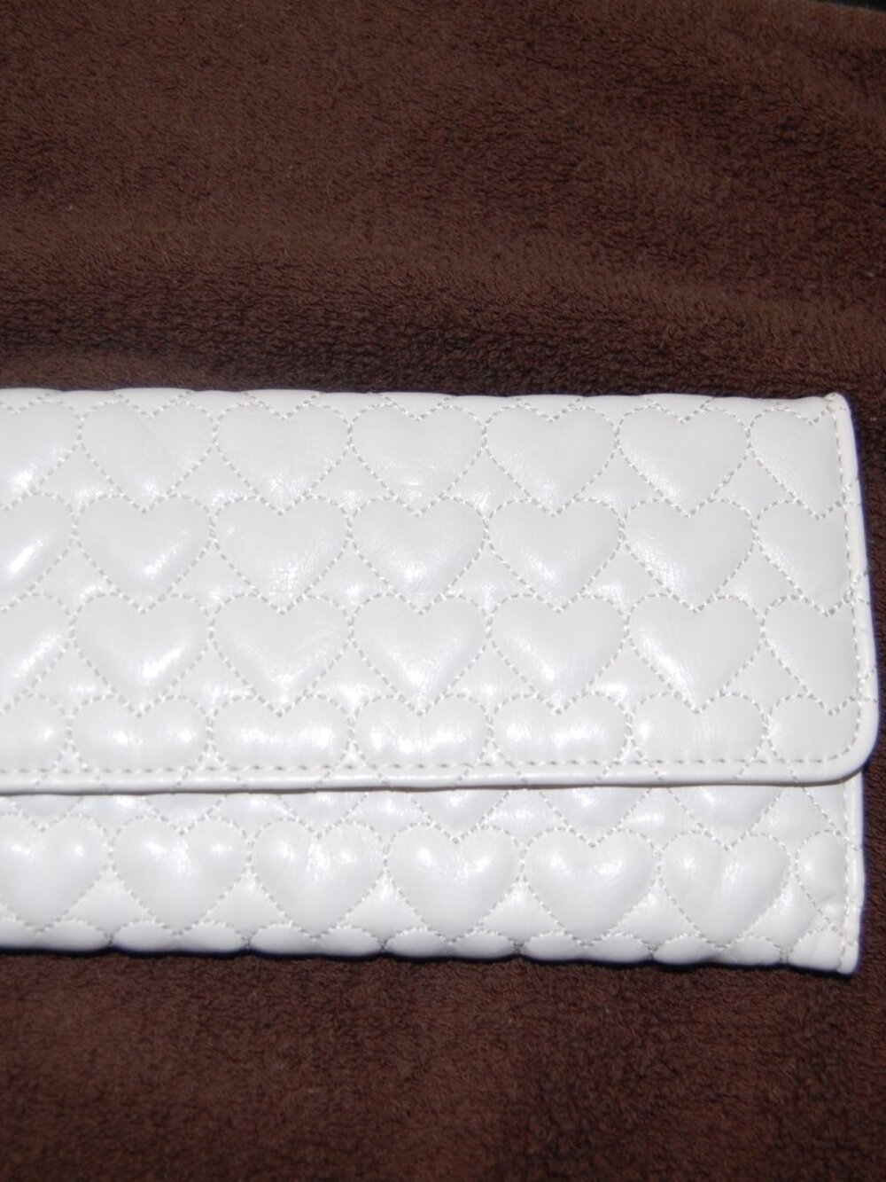 JC Fashion White Quilted Heart Patterned Clutch Wallet TriFold 8" X 4"